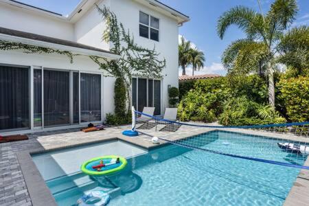 VILLA MAGNOLIA-with heated pool-by VIAC