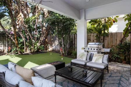 VILLA MAGNOLIA-with heated pool-by VIAC