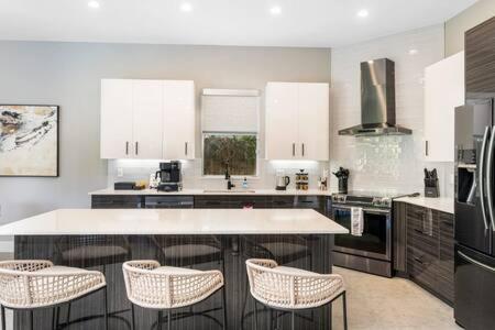 VILLA MAGNOLIA-with heated pool-by VIAC