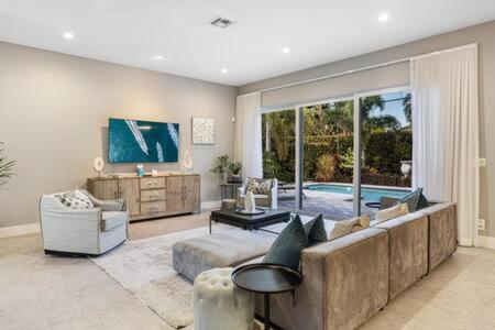VILLA MAGNOLIA-with heated pool-by VIAC