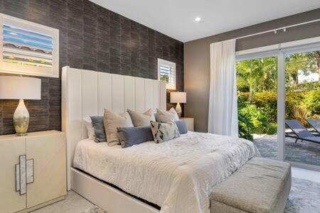 VILLA MAGNOLIA-with heated pool-by VIAC