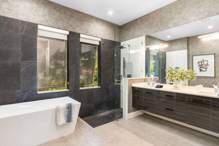 VILLA MAGNOLIA-with heated pool-by VIAC