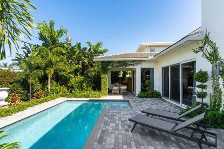 VILLA MAGNOLIA-with heated pool-by VIAC