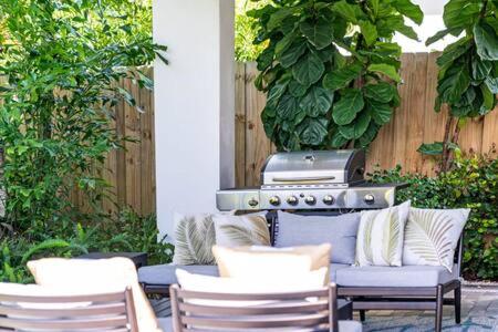 VILLA MAGNOLIA-with heated pool-by VIAC