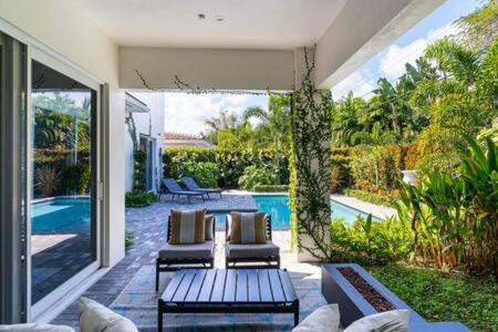 VILLA MAGNOLIA-with heated pool-by VIAC