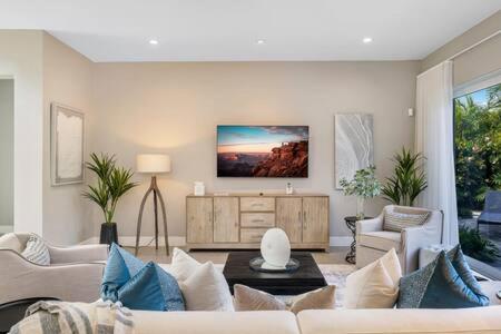 VILLA MAGNOLIA-with heated pool-by VIAC