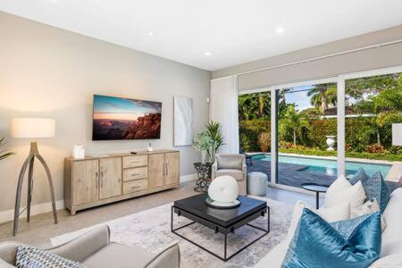 VILLA MAGNOLIA-with heated pool-by VIAC