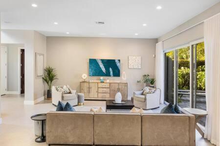 VILLA MAGNOLIA-with heated pool-by VIAC