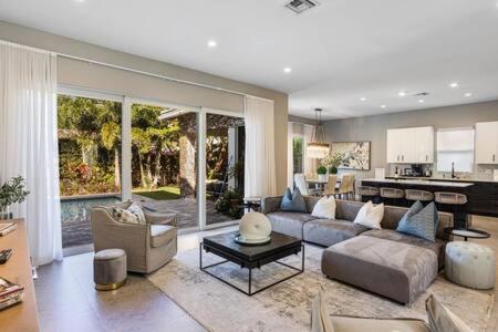 VILLA MAGNOLIA-with heated pool-by VIAC