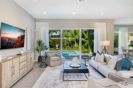 VILLA MAGNOLIA-with heated pool-by VIAC