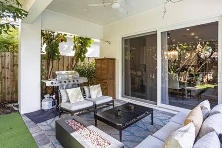 VILLA MAGNOLIA-with heated pool-by VIAC