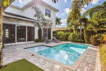 VILLA MAGNOLIA-with heated pool-by VIAC