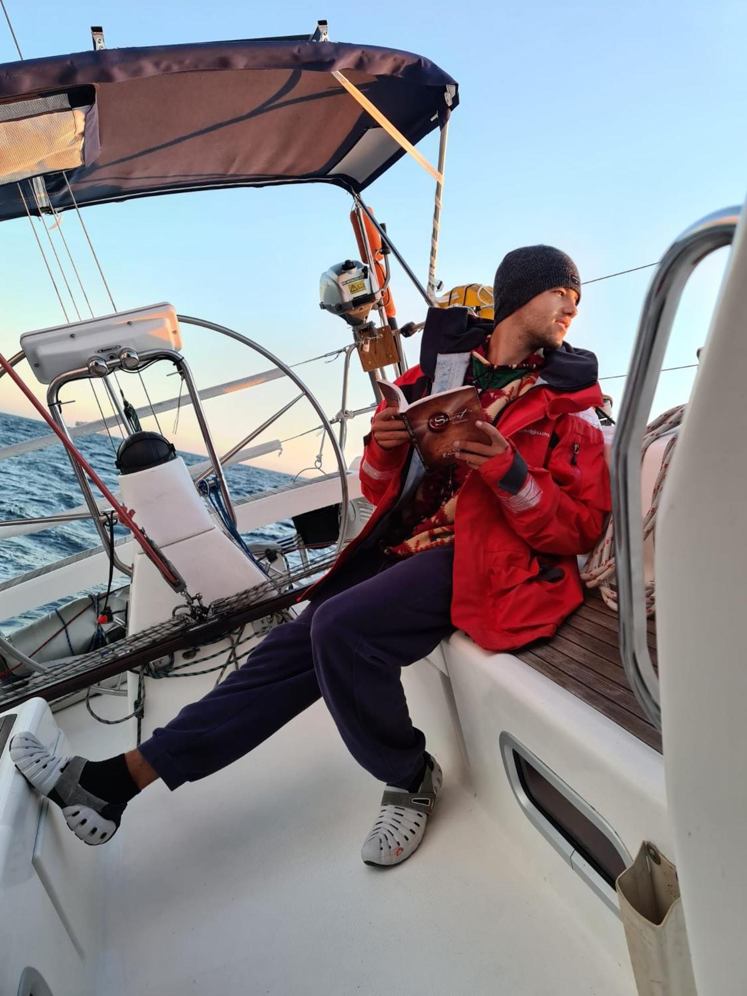 Sleep aboard a beautiful sailboat in Lisbon
