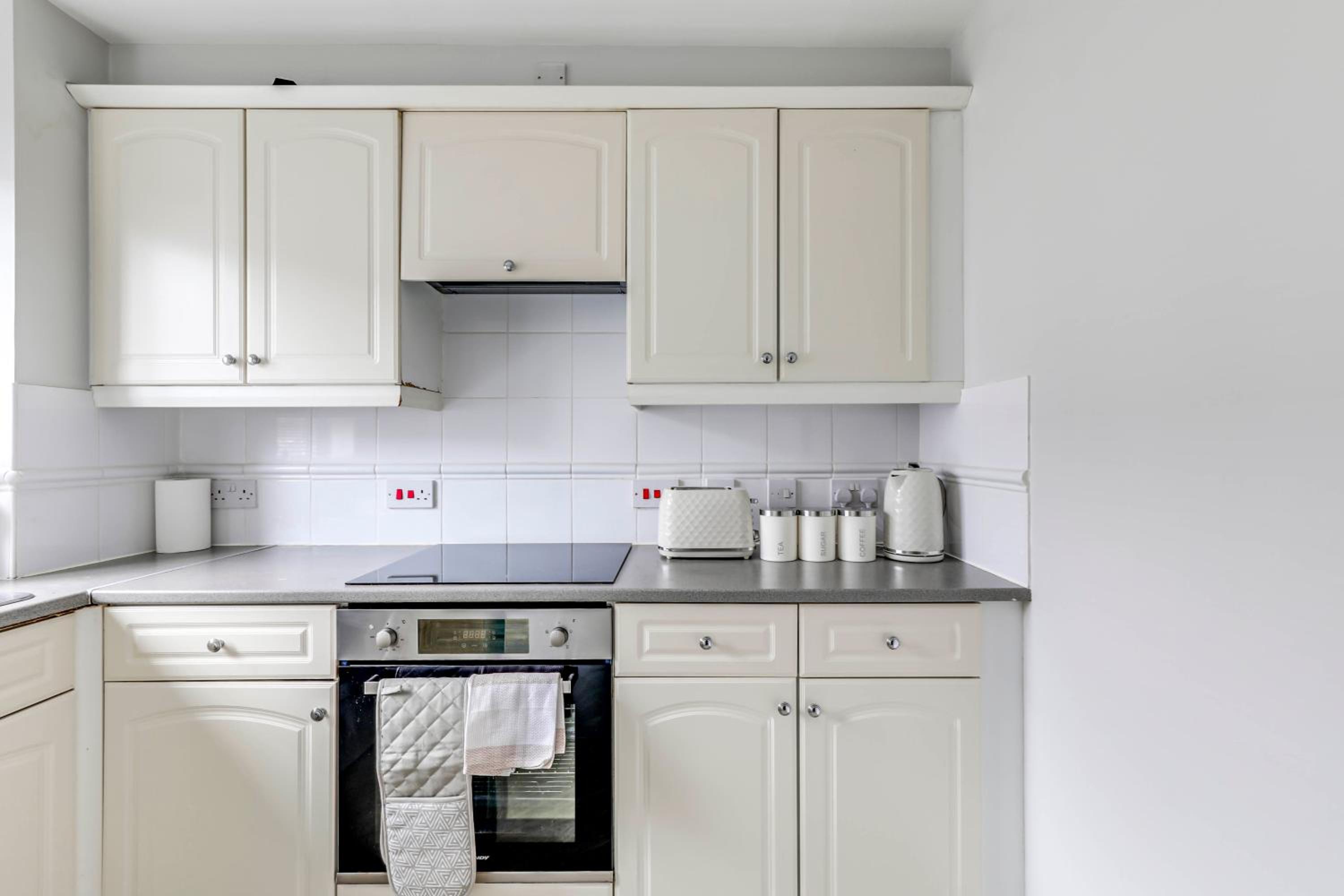Welwyn Garden City Apartment by Mantis view 3