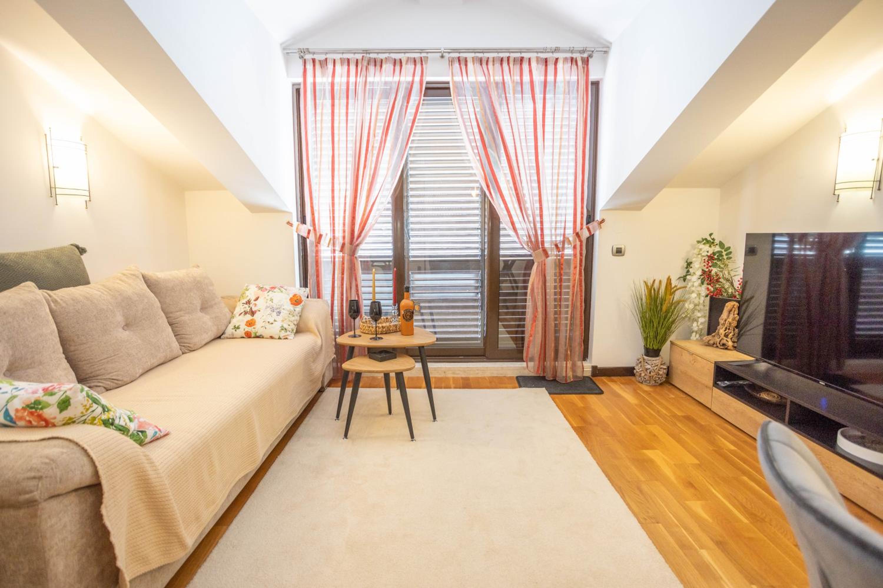 Sunny Portside Apartment photo 3