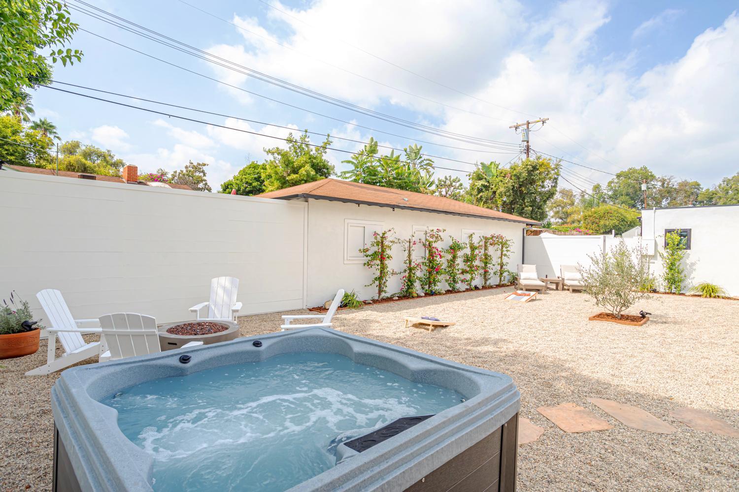New Home Universal sleeps 18 hot tub