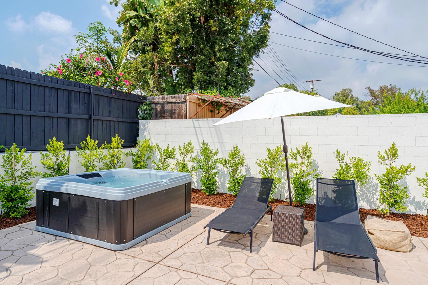 New Home Universal sleeps 18 hot tub