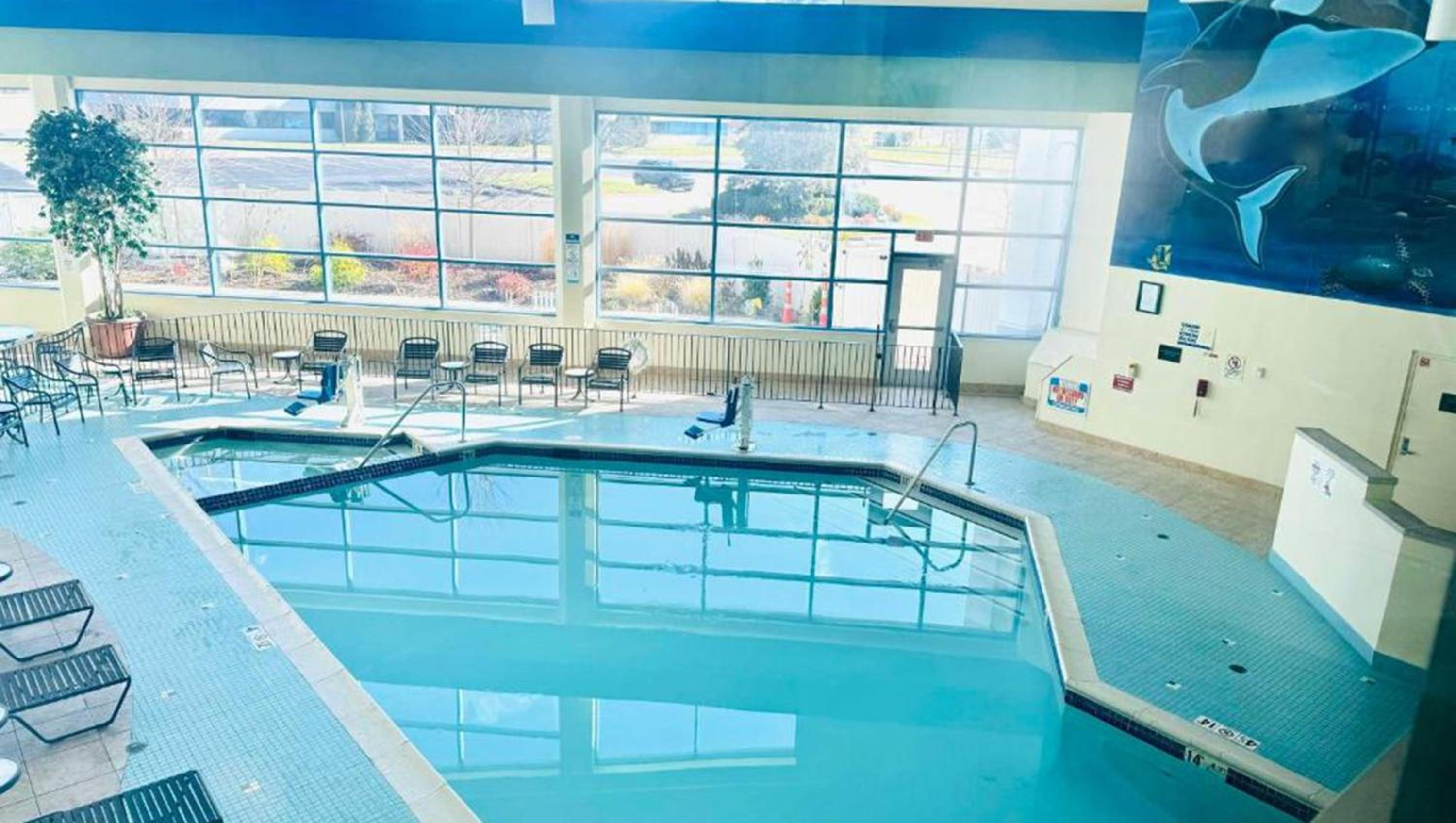 Wyndham Flint MI Grand Blanc Bishop Airport Conference Ct view 4