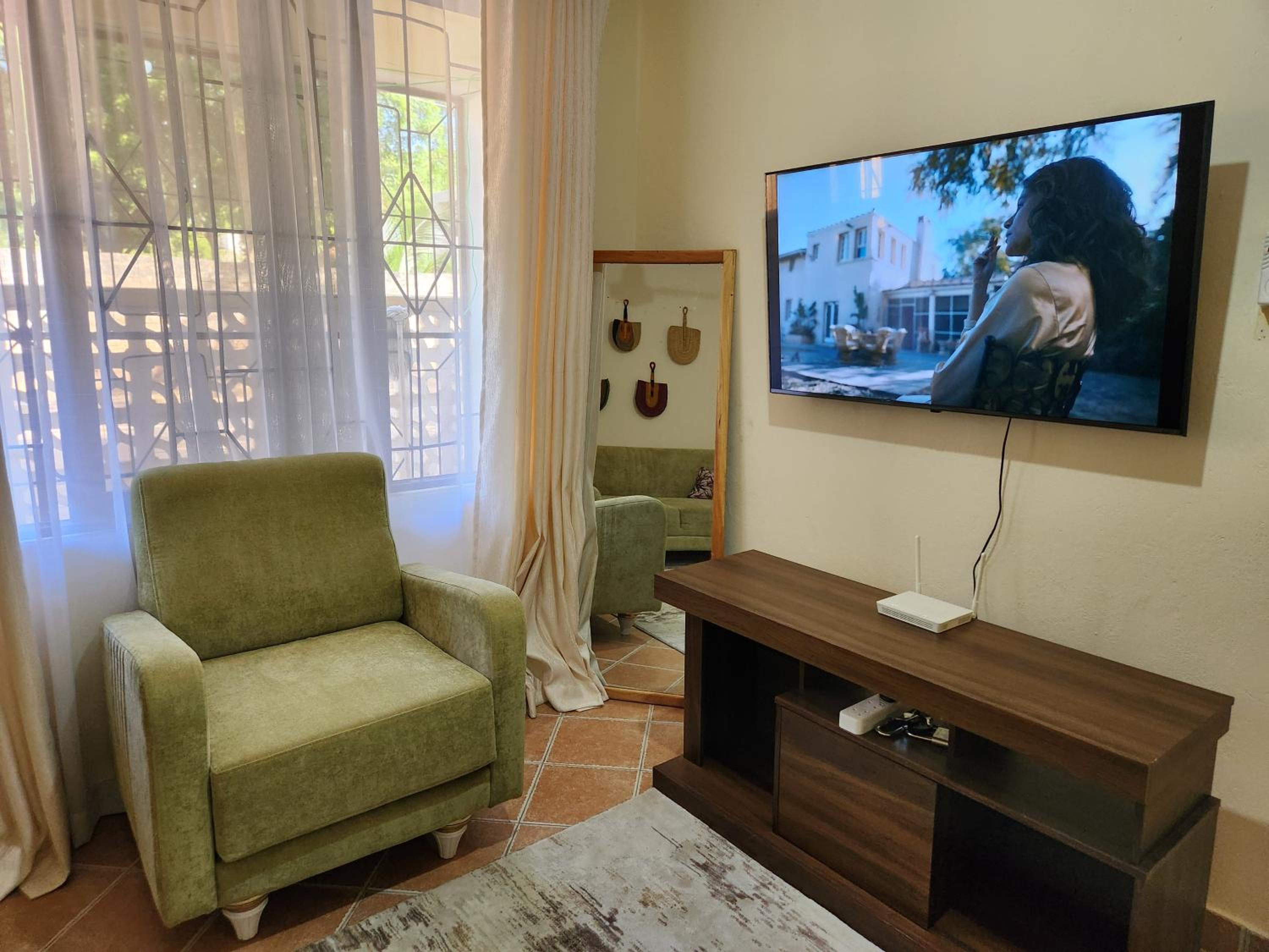 Cosy Living near Bofa Beach view 3