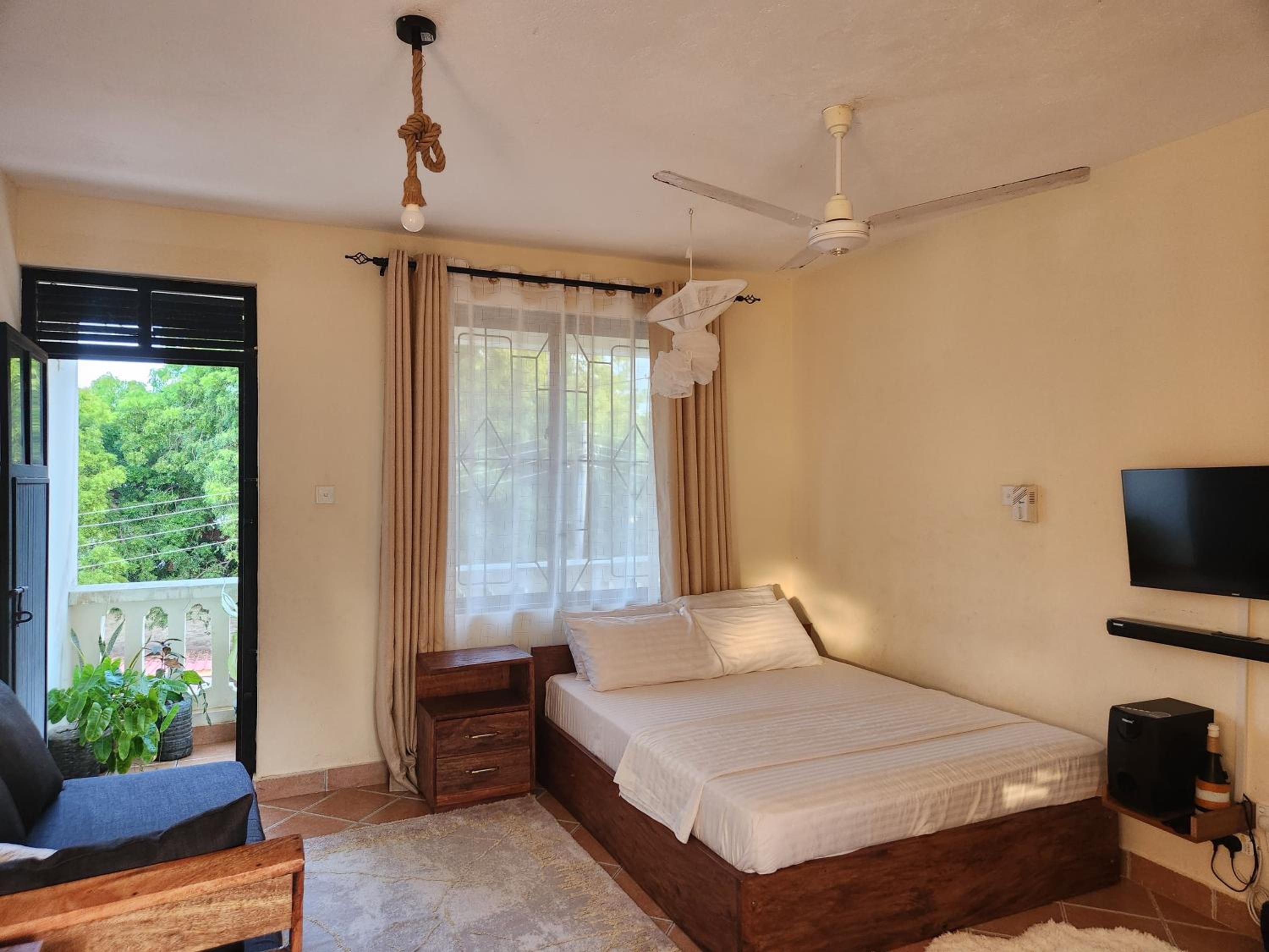 Stay with Adhiambo - Studio near Bofa Beach view 3