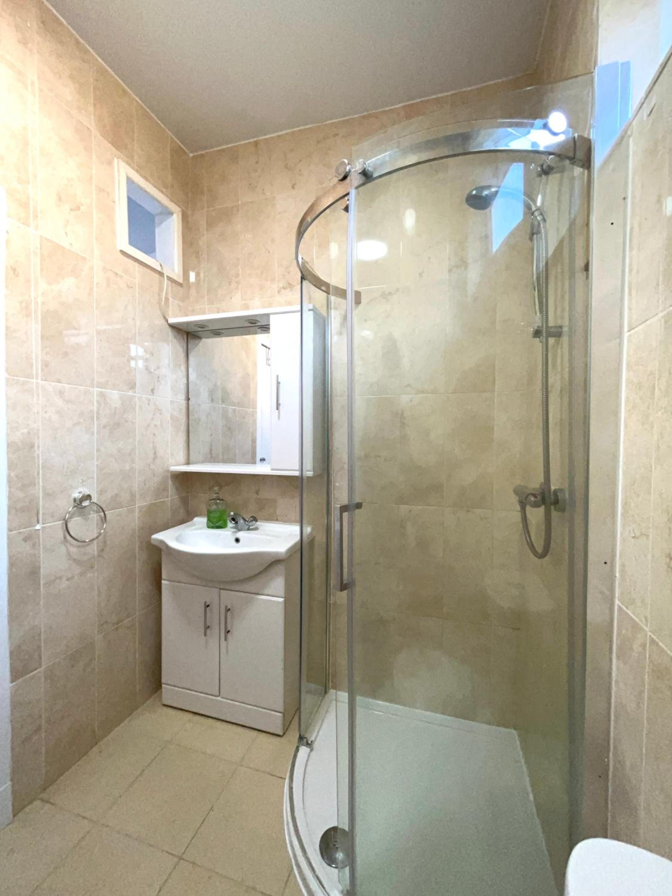 Luxury 1BR Flat Central Dumfries Self Check-in, Parking, Wi-Fi