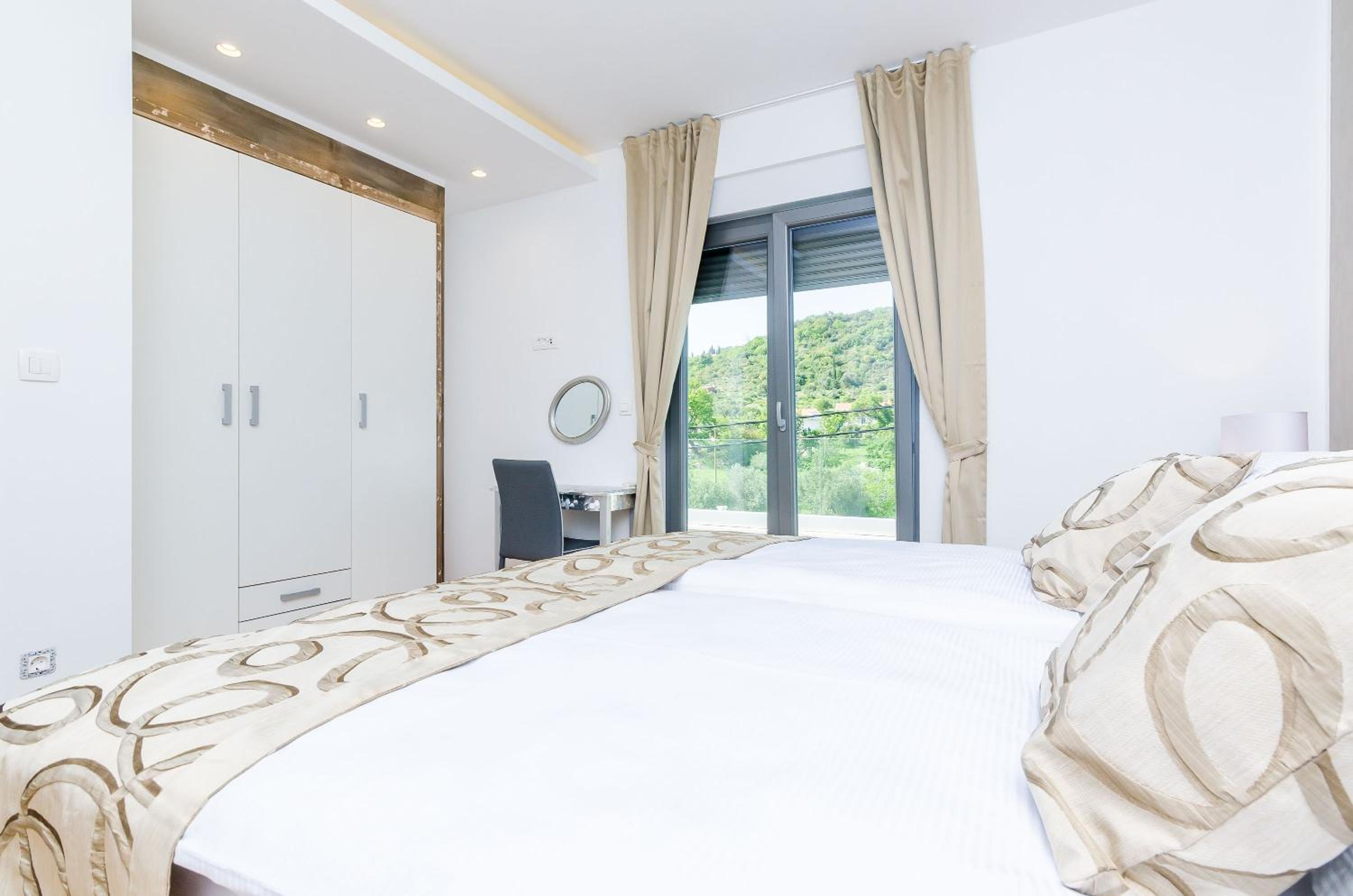 Villa Dolores Apartments