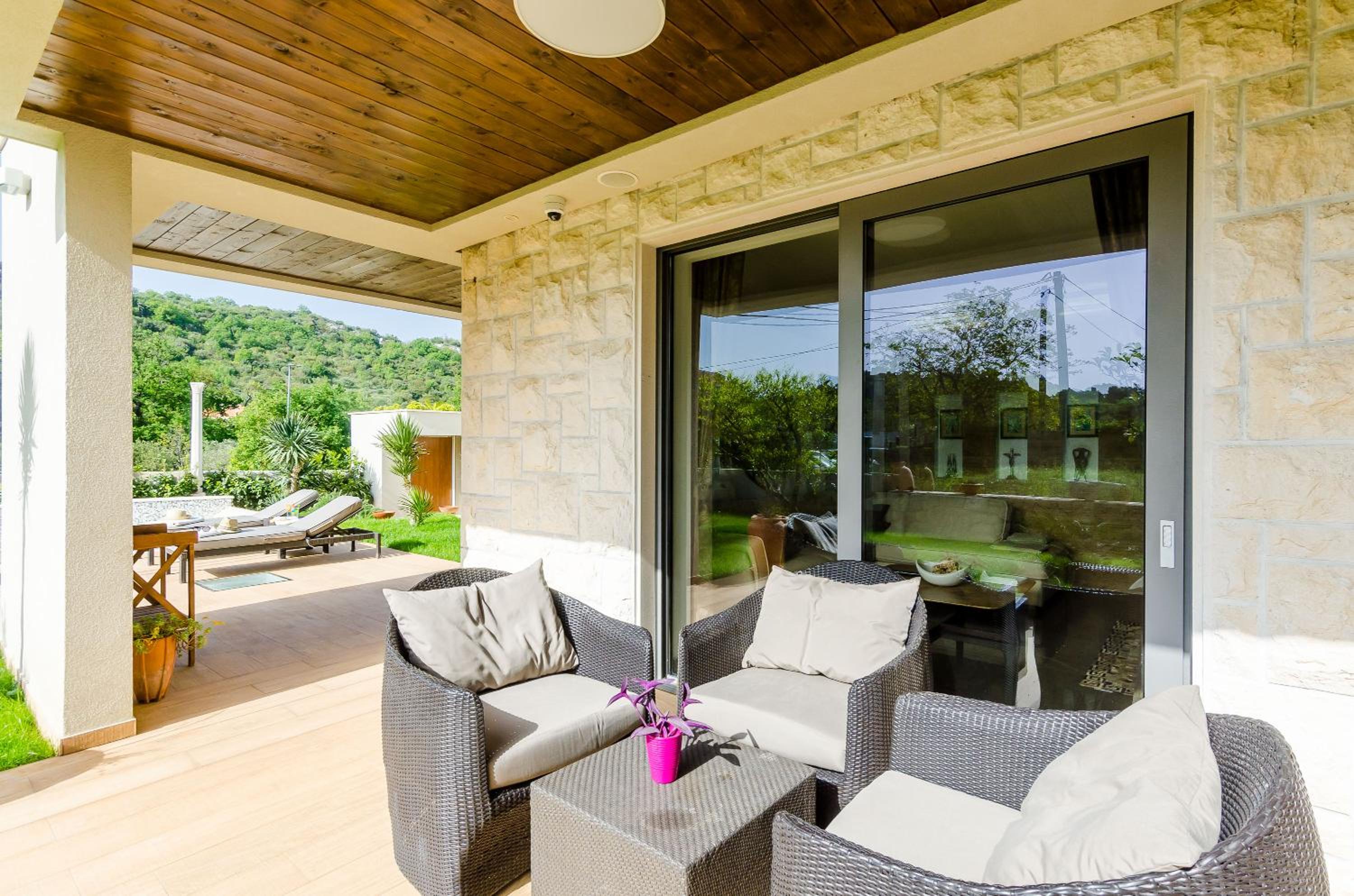 Villa Dolores Apartments