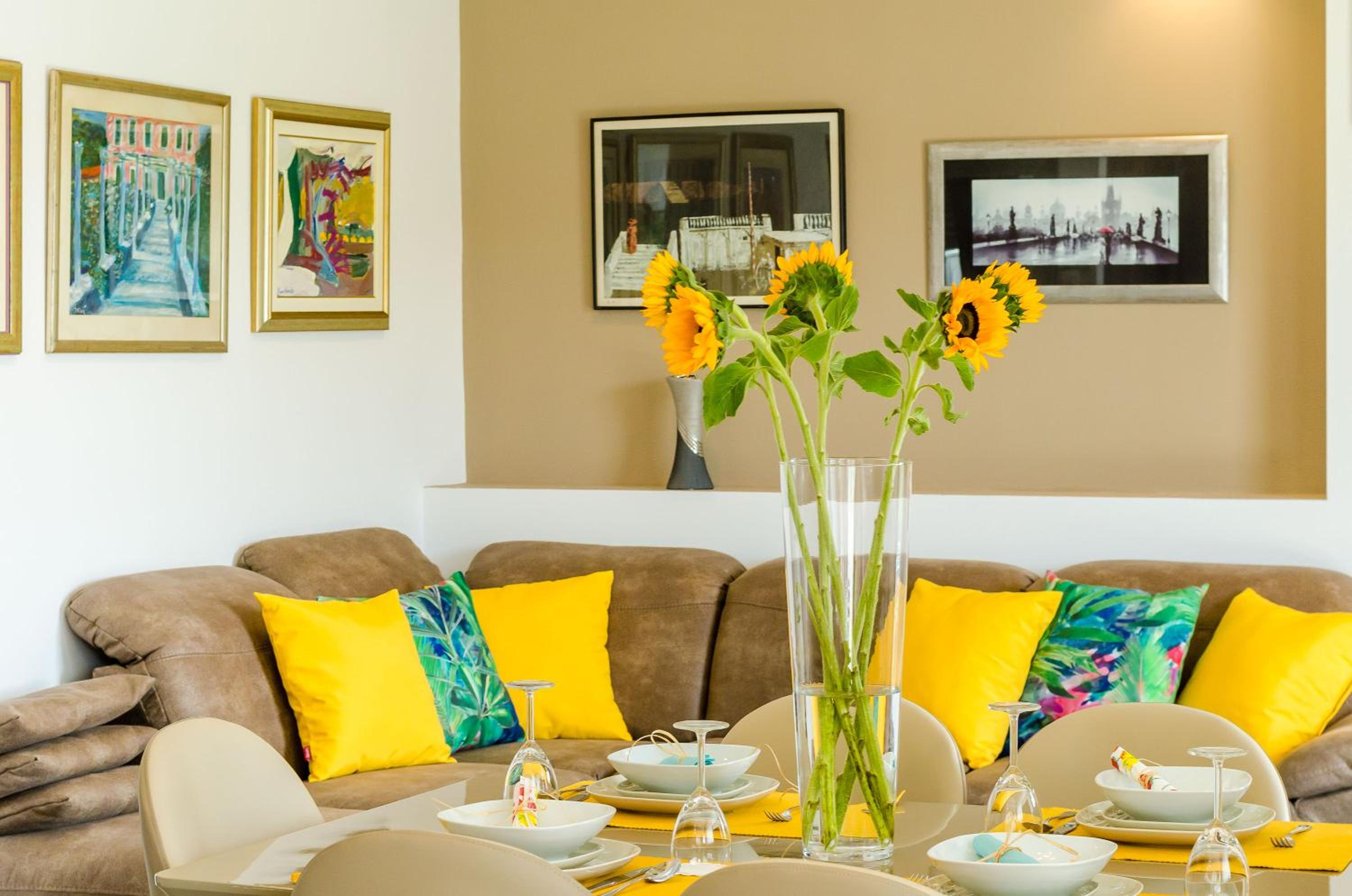 Villa Dolores Apartments