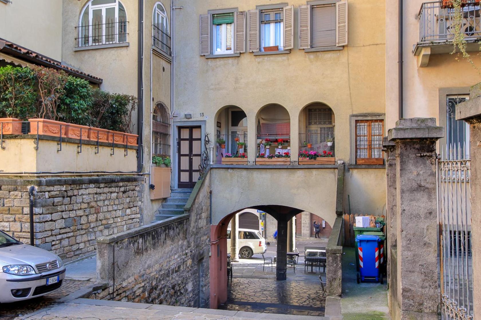 - Near Funicolar - Bergamo Alta Design HOUSE 1 view 5