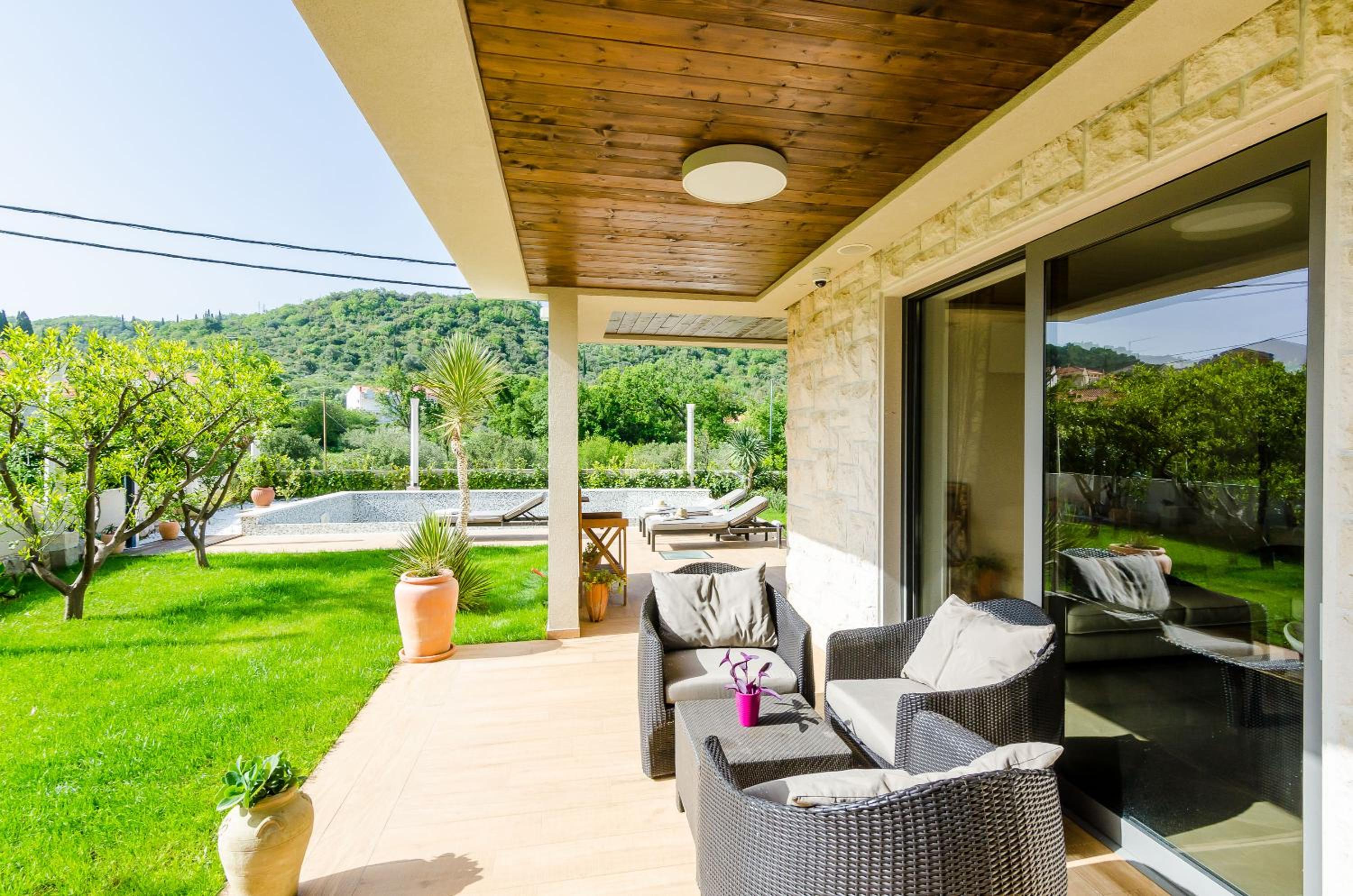 Villa Dolores Apartments