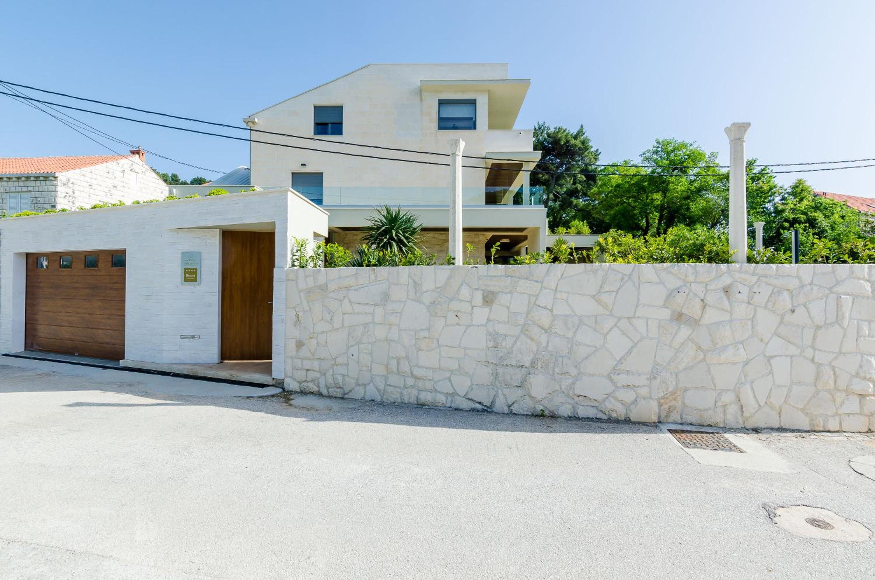 Villa Dolores Apartments