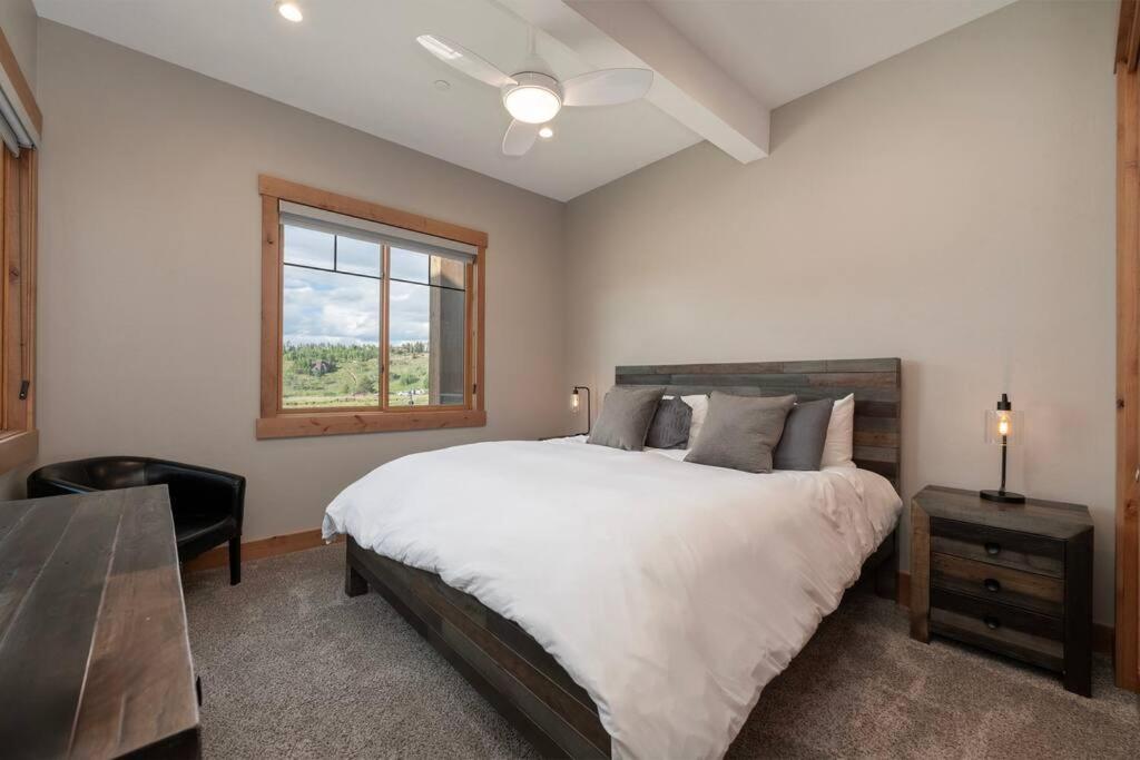 NEW Condo Grand Park W/Hot Tub & Mountain View view 2