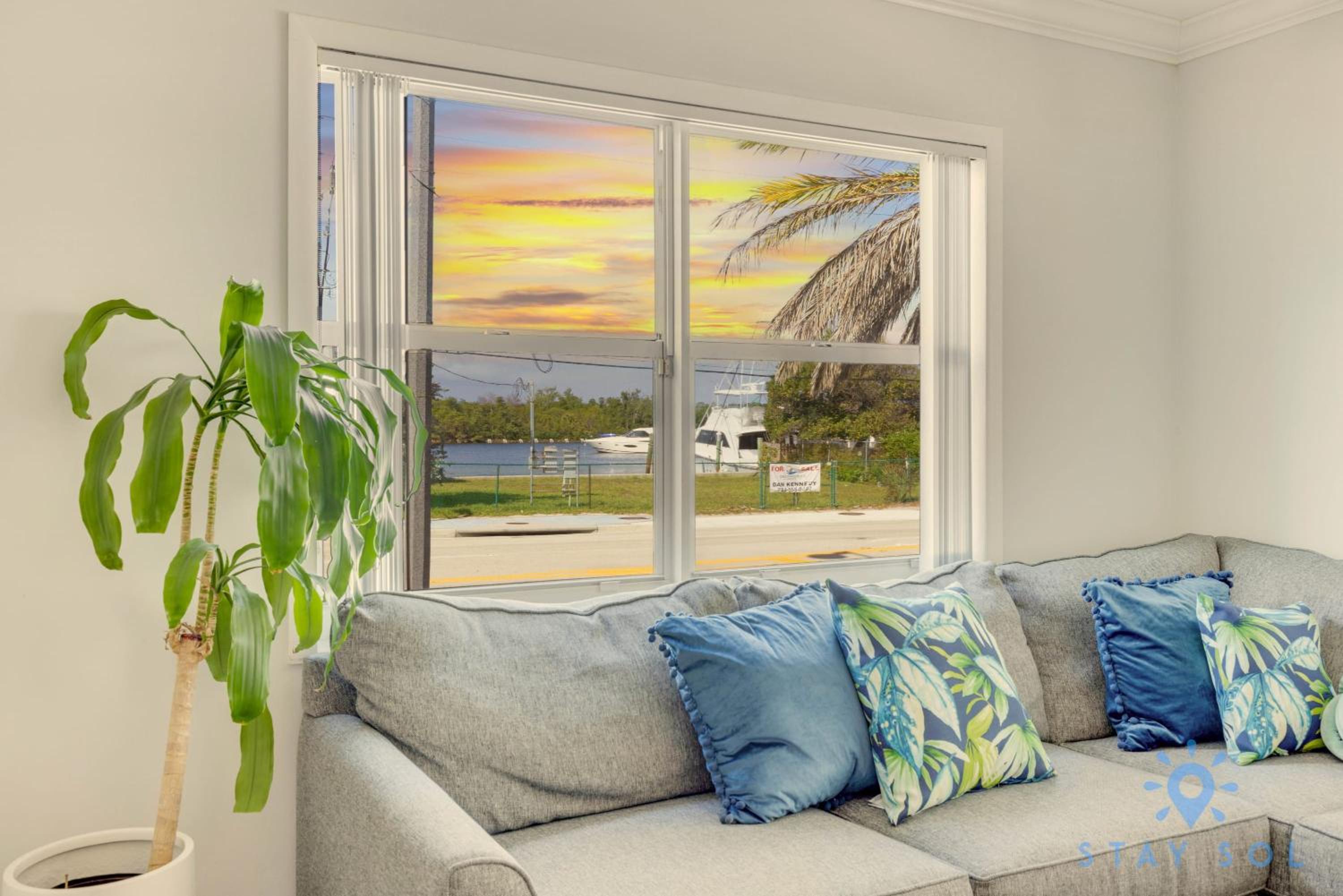 Beach Paradise, Family - Friendly, Free Parking view 3