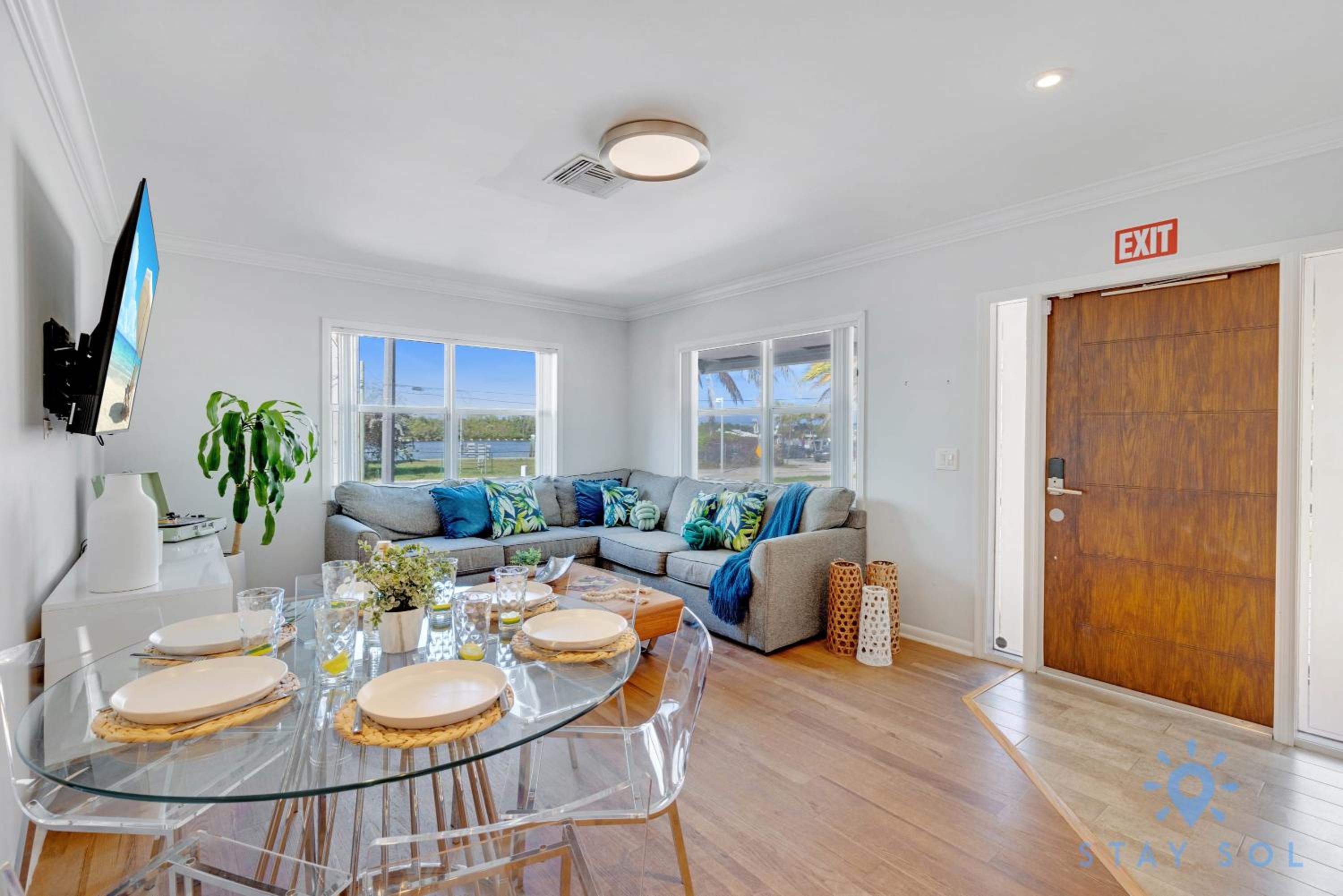 Beach Paradise, Family - Friendly, Free Parking view 4