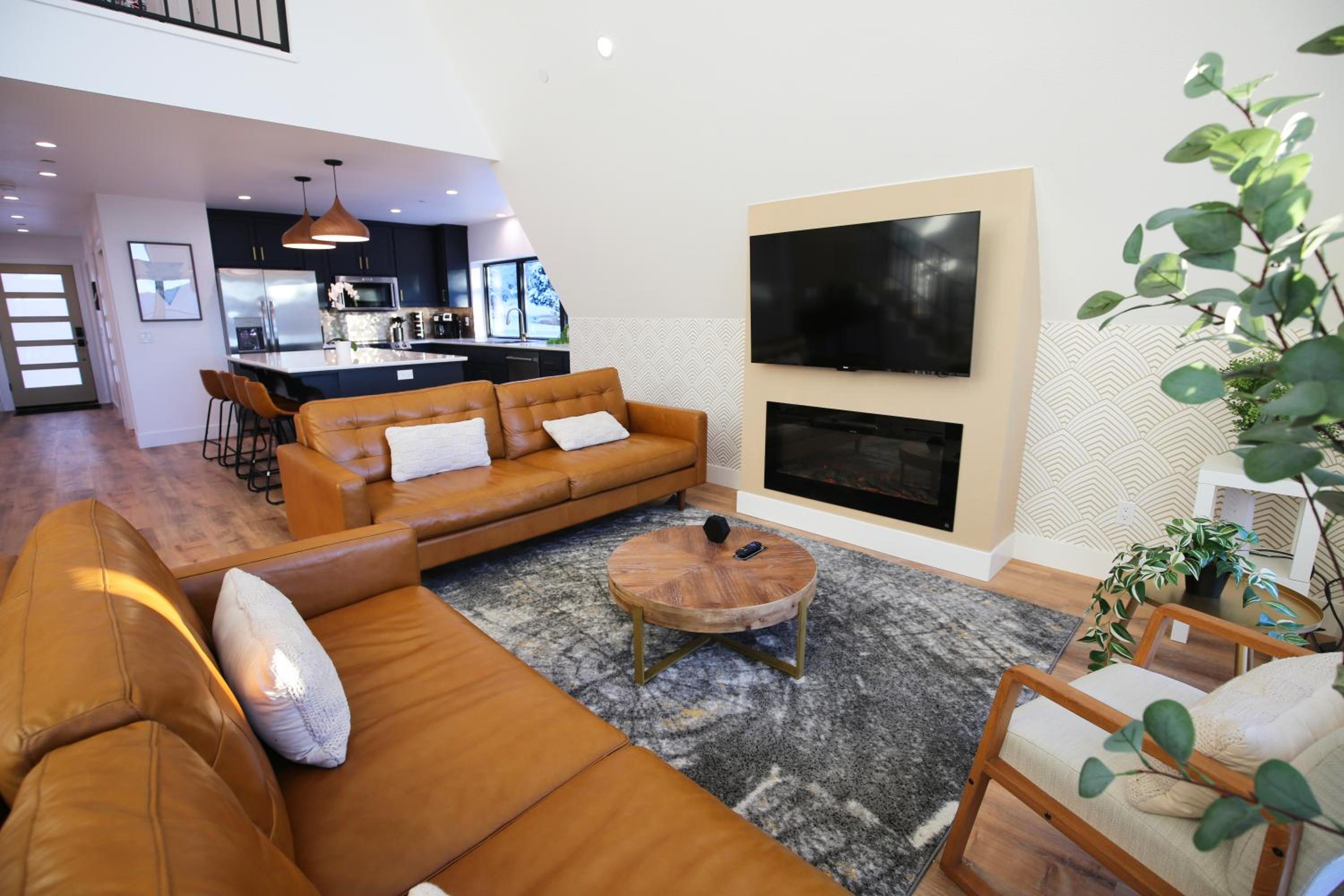 High End A-Frame - Hot Tub - Awesome Views - Yosemite - Electric Vehicle Friendly - Sleeps 10 view 4