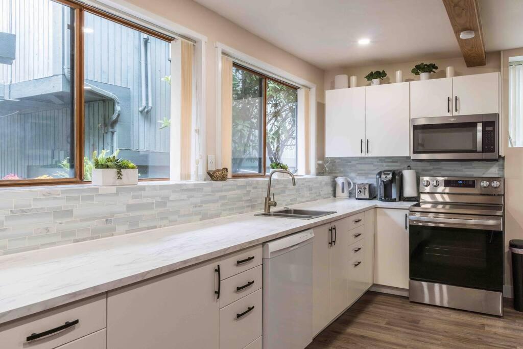 Adorable new studio with free parking and WiFi view 2