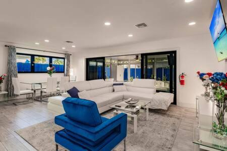 BnB Hyperion - Sunny Oasis w Pool & Florida Room