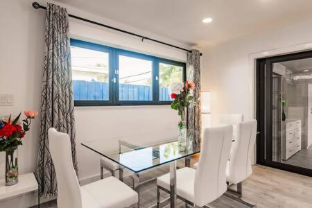 BnB Hyperion - Sunny Oasis w Pool & Florida Room
