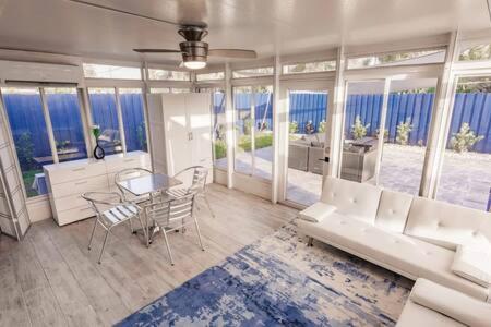 BnB Hyperion - Sunny Oasis w Pool & Florida Room