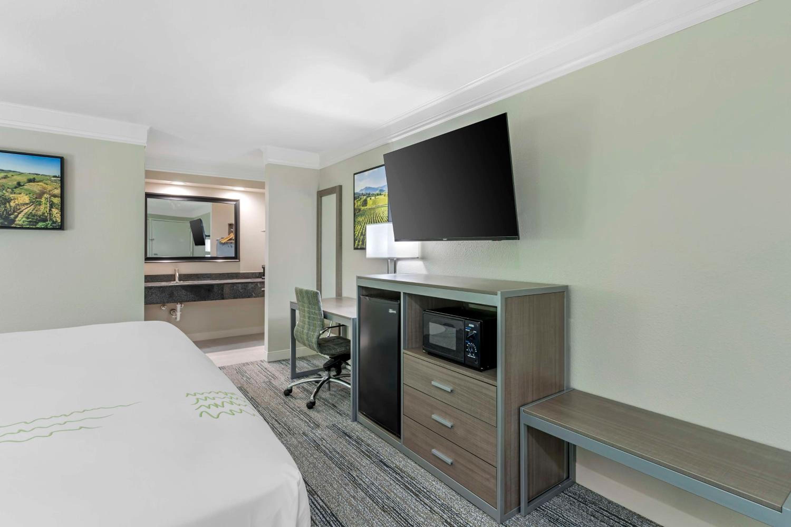 Fairfield Vacations - Best Western Cordelia Inn - Property Image 16