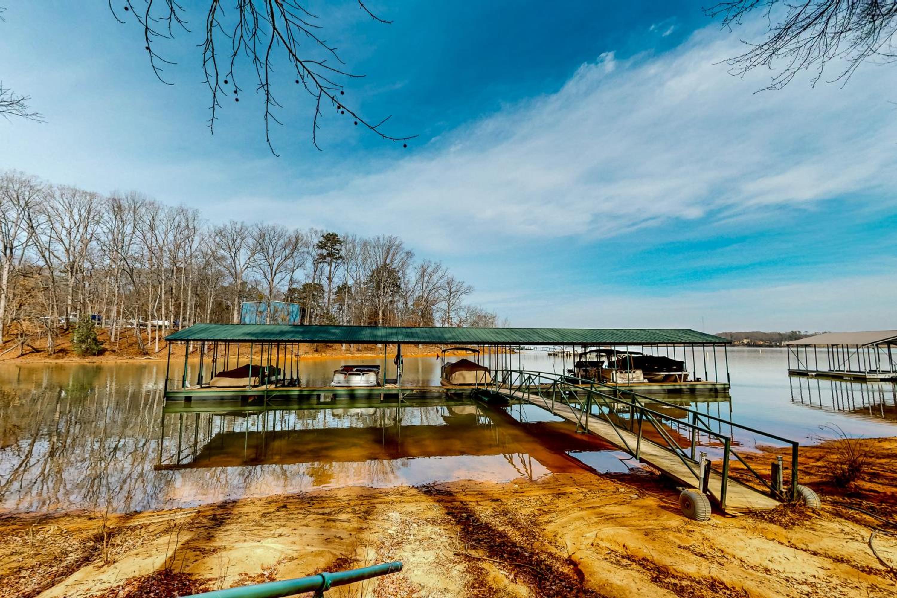 Boat Dock Lake-View Retreat 5 Mi to Dtwn Clemson