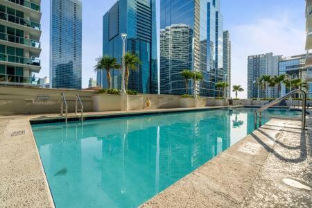 NEW Contempo Condo - Bay Views & All Amenities