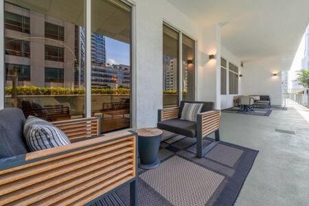 NEW Contempo Condo - Bay Views & All Amenities