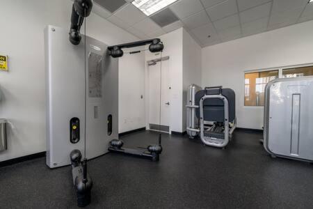 NEW Contempo Condo - Bay Views & All Amenities