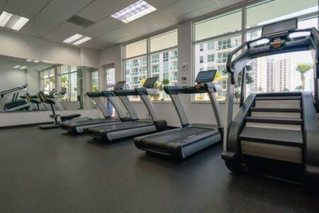 NEW Contempo Condo - Bay Views & All Amenities