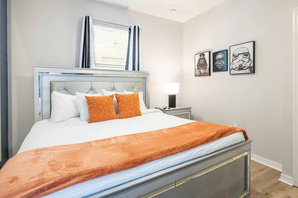 Utopia - 5 Bedroom Bright and Cheerful Home