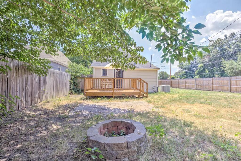 Cooper Young Bungalow with huge fenced backyard view 3