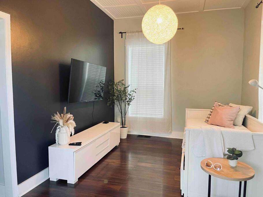 Cooper Young Bungalow with huge fenced backyard view 5