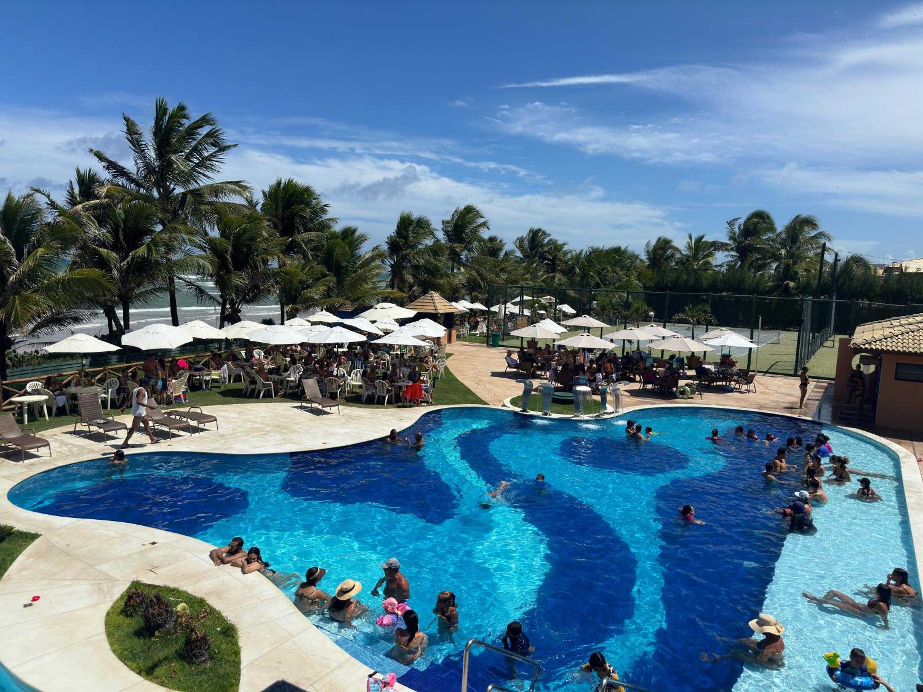 Flat Guarajuba - 3 quartos 2 andar à Beira Mar - pé areia - governança com arrumadeira e Wi Fi inclusos