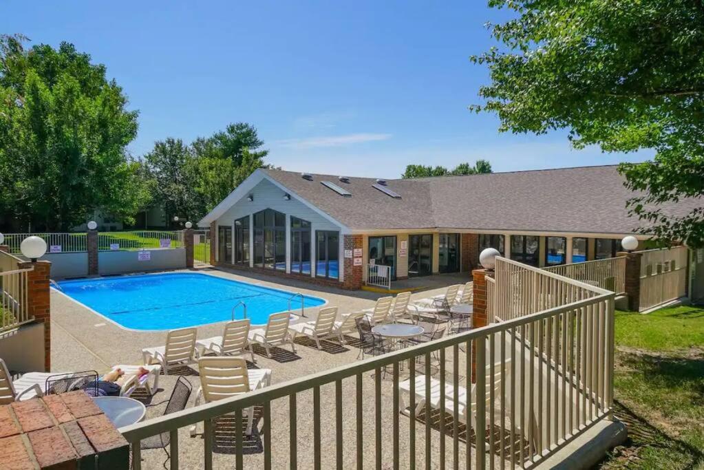 Free Daily Attractions including Silver Dollar City! Spacious, Centrally located, 2 pools view 5